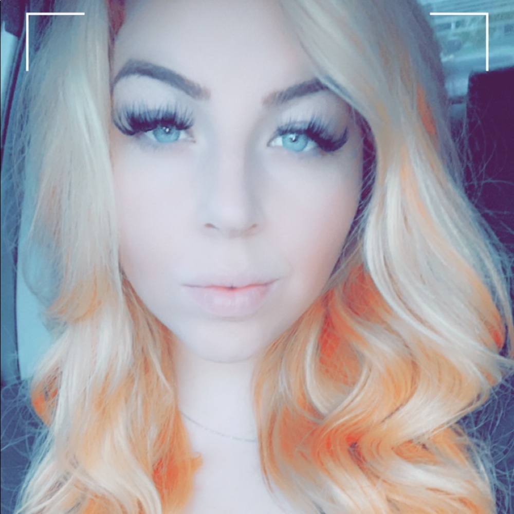 Meet your Posher, Dominique